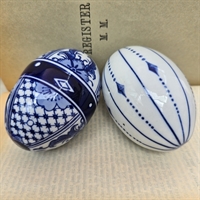 blaa-hvide-dekorerede-porcelæns-aeg-retro-paaskepynt